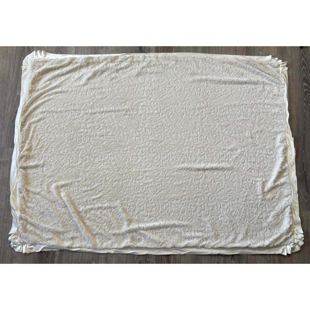 Giraffe At Home‎ Throw Blanket 41x55 Embossed Damask Silk Blend Satin Trim Cream - Picture 3 of 12